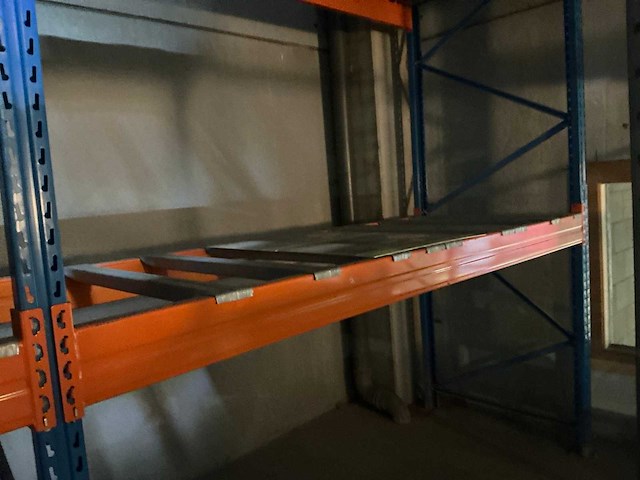 Magazijnstelling met inhoud - afbeelding 7 van  16