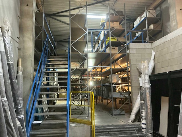 Magazijnstelling met inhoud - afbeelding 9 van  16