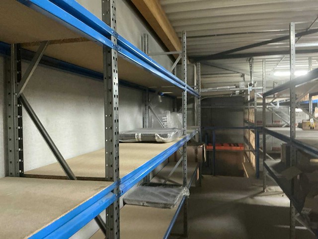 Magazijnstelling met inhoud - afbeelding 12 van  16