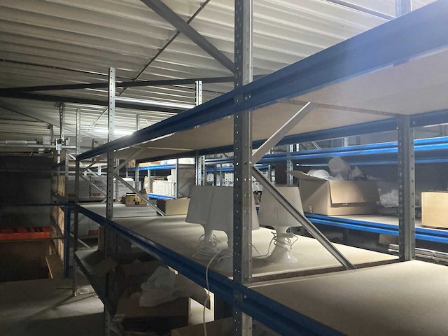 Magazijnstelling met inhoud - afbeelding 13 van  16