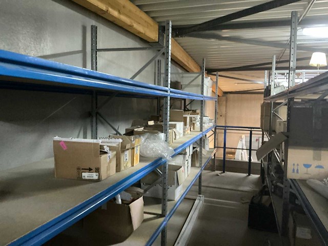 Magazijnstelling met inhoud - afbeelding 14 van  16
