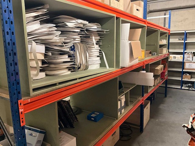 Magazijnstelling met inhoud - afbeelding 5 van  12