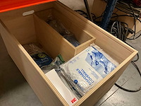 Magazijnstelling met inhoud - afbeelding 6 van  12