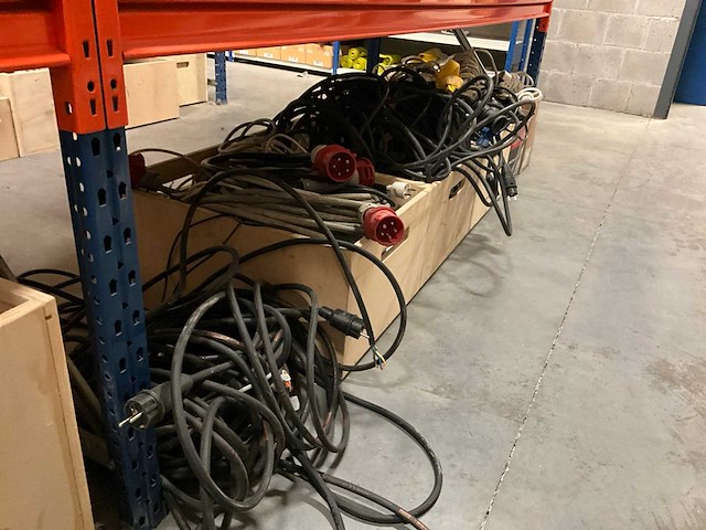 Magazijnstelling met inhoud - afbeelding 7 van  12