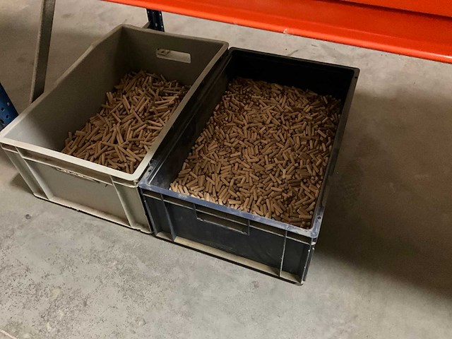 Magazijnstelling met inhoud - afbeelding 10 van  12