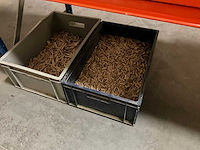 Magazijnstelling met inhoud - afbeelding 10 van  12