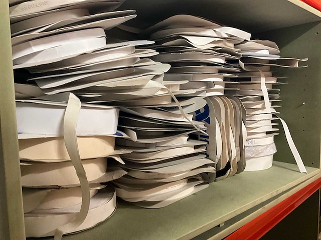 Magazijnstelling met inhoud - afbeelding 12 van  12