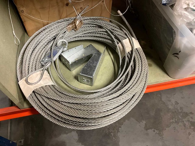 Magazijnstelling met inhoud - afbeelding 2 van  11