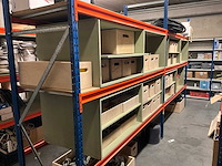 Magazijnstelling met inhoud - afbeelding 4 van  11
