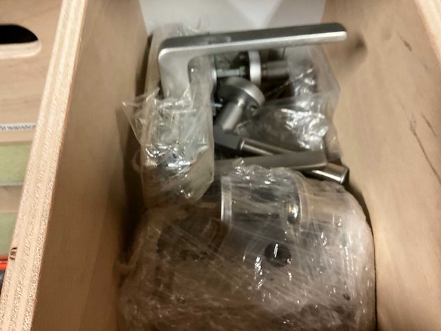 Magazijnstelling met inhoud - afbeelding 9 van  11