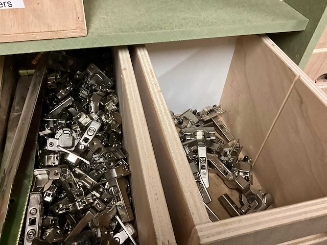 Magazijnstelling met inhoud - afbeelding 11 van  11