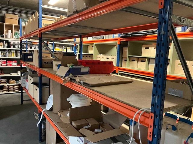 Magazijnstelling met inhoud - afbeelding 4 van  11