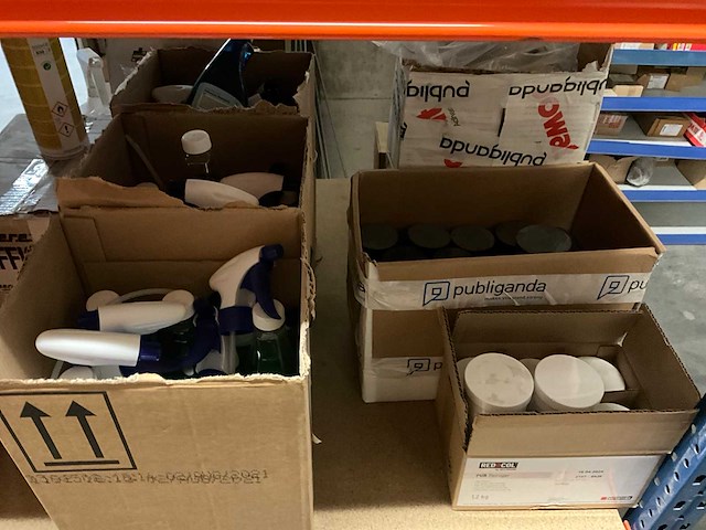 Magazijnstelling met inhoud - afbeelding 6 van  11