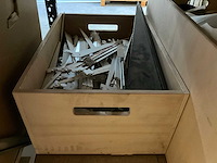 Magazijnstelling met inhoud - afbeelding 9 van  11