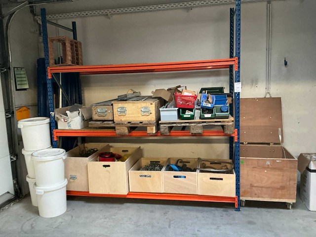 Magazijnstelling met inhoud - afbeelding 2 van  6