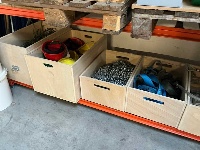 Magazijnstelling met inhoud - afbeelding 4 van  6