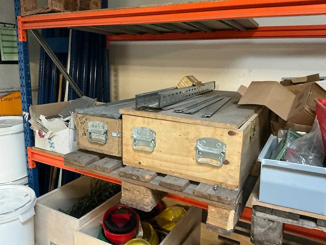 Magazijnstelling met inhoud - afbeelding 5 van  6