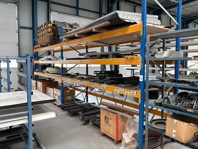 Magazijnstelling met inhoud - afbeelding 3 van  10