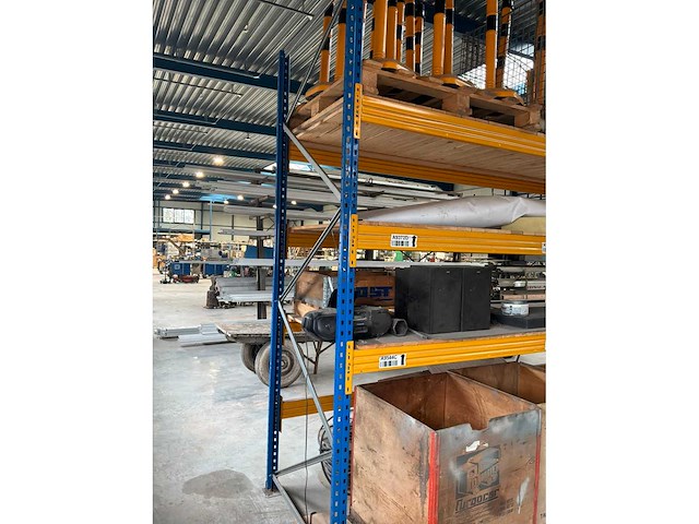 Magazijnstelling met inhoud - afbeelding 5 van  10