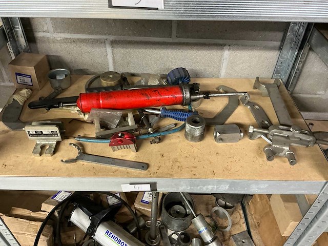 Magazijnstelling met volvo- special tools - afbeelding 1 van  14