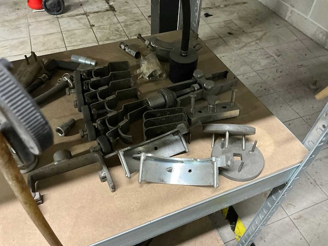 Magazijnstelling met volvo- special tools - afbeelding 9 van  14