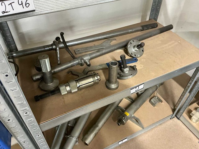Magazijnstelling met volvo-special tools - afbeelding 3 van  64