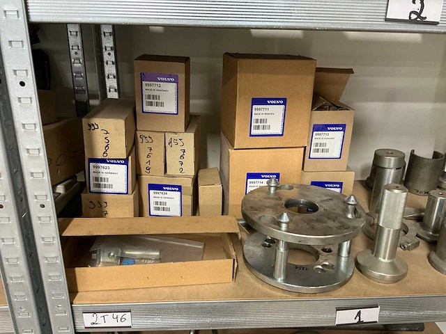 Magazijnstelling met volvo-special tools - afbeelding 4 van  64