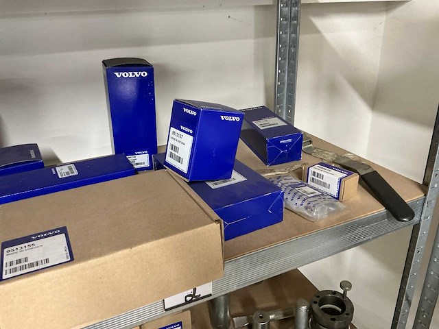 Magazijnstelling met volvo-special tools - afbeelding 6 van  64
