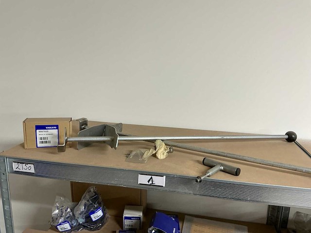 Magazijnstelling met volvo-special tools - afbeelding 10 van  64