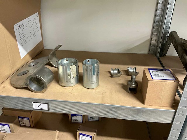 Magazijnstelling met volvo-special tools - afbeelding 13 van  64