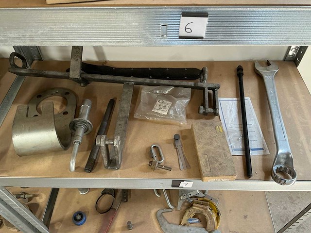 Magazijnstelling met volvo-special tools - afbeelding 59 van  64
