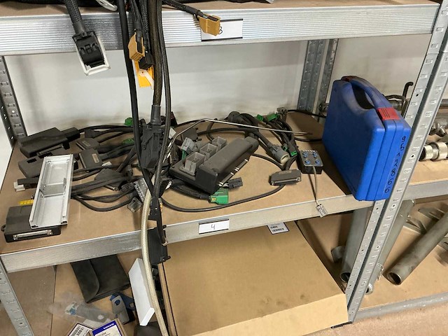 Magazijnstelling met volvo-special tools - afbeelding 62 van  64