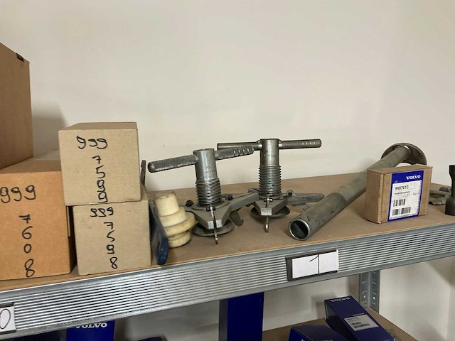 Magazijnstelling met volvo-special tools - afbeelding 56 van  64