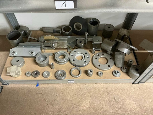 Magazijnstelling met volvo-special tools - afbeelding 1 van  40