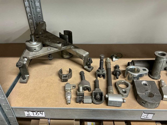 Magazijnstelling met volvo-special tools - afbeelding 5 van  40