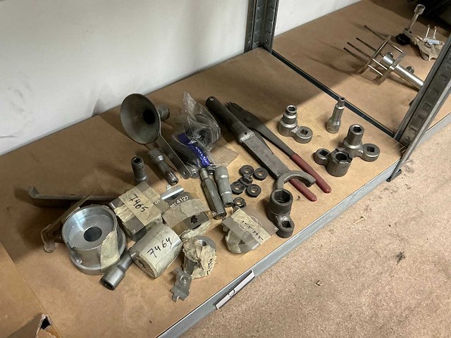 Magazijnstelling met volvo-special tools - afbeelding 11 van  40