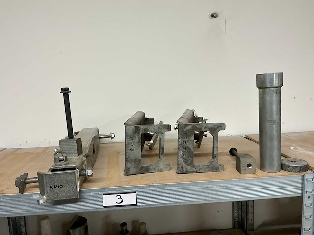 Magazijnstelling met volvo-special tools - afbeelding 18 van  40
