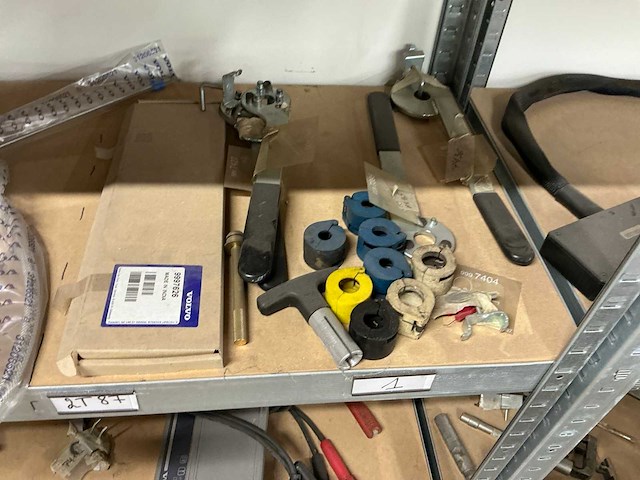 Magazijnstelling met volvo-special tools - afbeelding 22 van  40