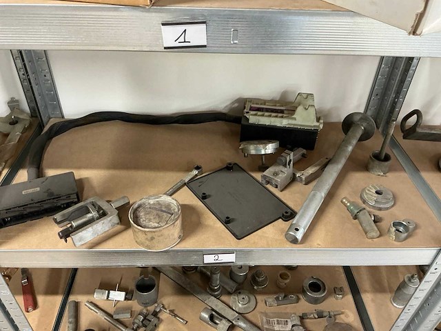 Magazijnstelling met volvo-special tools - afbeelding 33 van  40