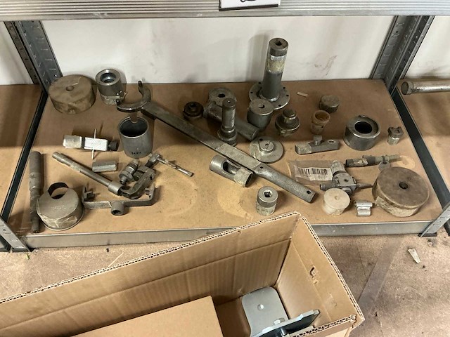 Magazijnstelling met volvo-special tools - afbeelding 34 van  40