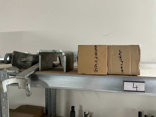 Magazijnstelling met volvo-special tools - afbeelding 35 van  40