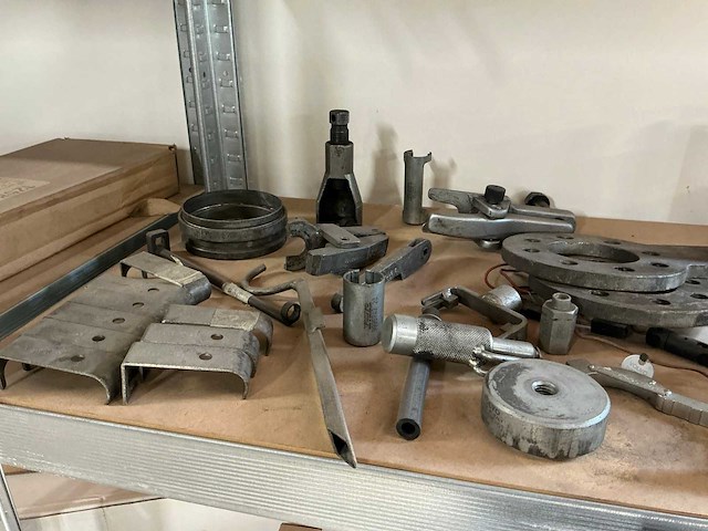 Magazijnstelling met volvo-special tools - afbeelding 37 van  40