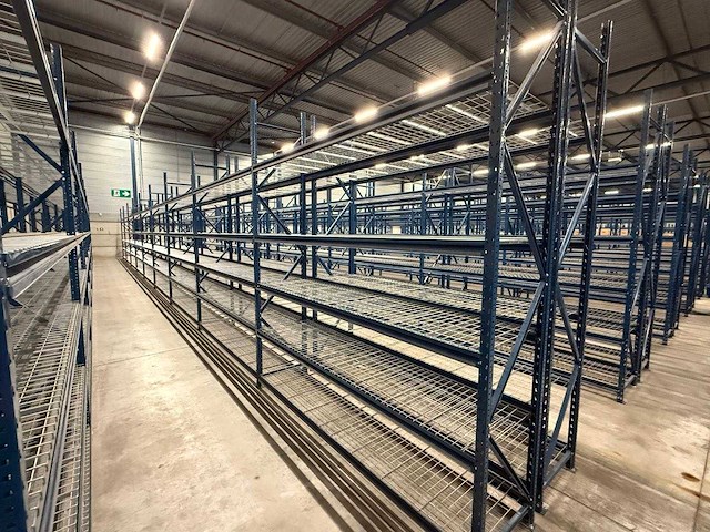 Magazijnstelling polypal breedvakstelling met roosters 4-secties - afbeelding 1 van  1