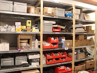 Magazijnstellingen (opslagrekken) – onbekend merk + diverse onderdelen - afbeelding 1 van  7