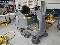 Magazijnveiling van gereedschappen, kantoor, on-ride kuismachine, kuismaterialen, inboedel kledijwinkel...etc.