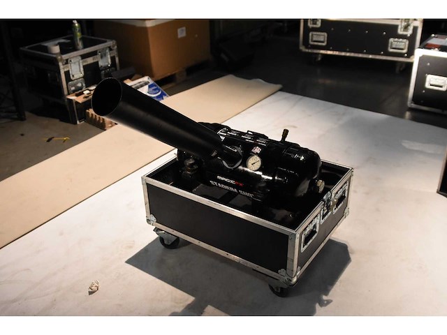 Magic fx - stadium shot incl case - confetti cannon - afbeelding 1 van  3