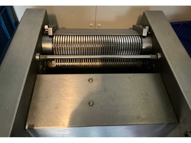 Maja ema350 ontzwoerd- en pelmachine - afbeelding 2 van  3