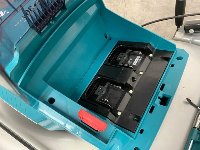 Makita - dlm463 - grasmaaier met 2x 18v accu en 1x lader - afbeelding 11 van  14