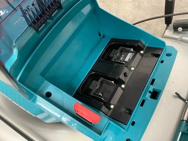 Makita - dlm463 - grasmaaier met 2x 18v accu en 1x lader - afbeelding 10 van  14