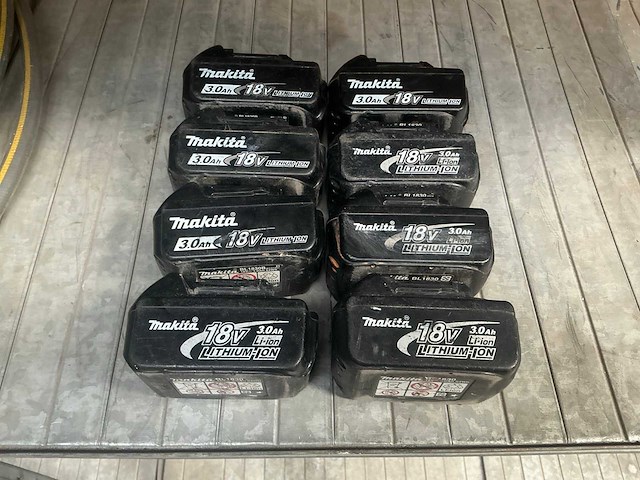 Makita 18v-3.0h accu (8x) - afbeelding 1 van  3